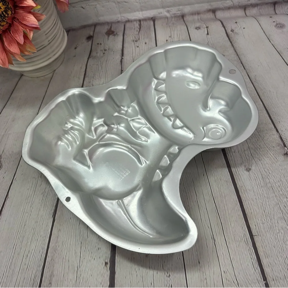 wilton 2008 Silver Dinosaur Cake Pan 2105-1022 birthday celebration holiday